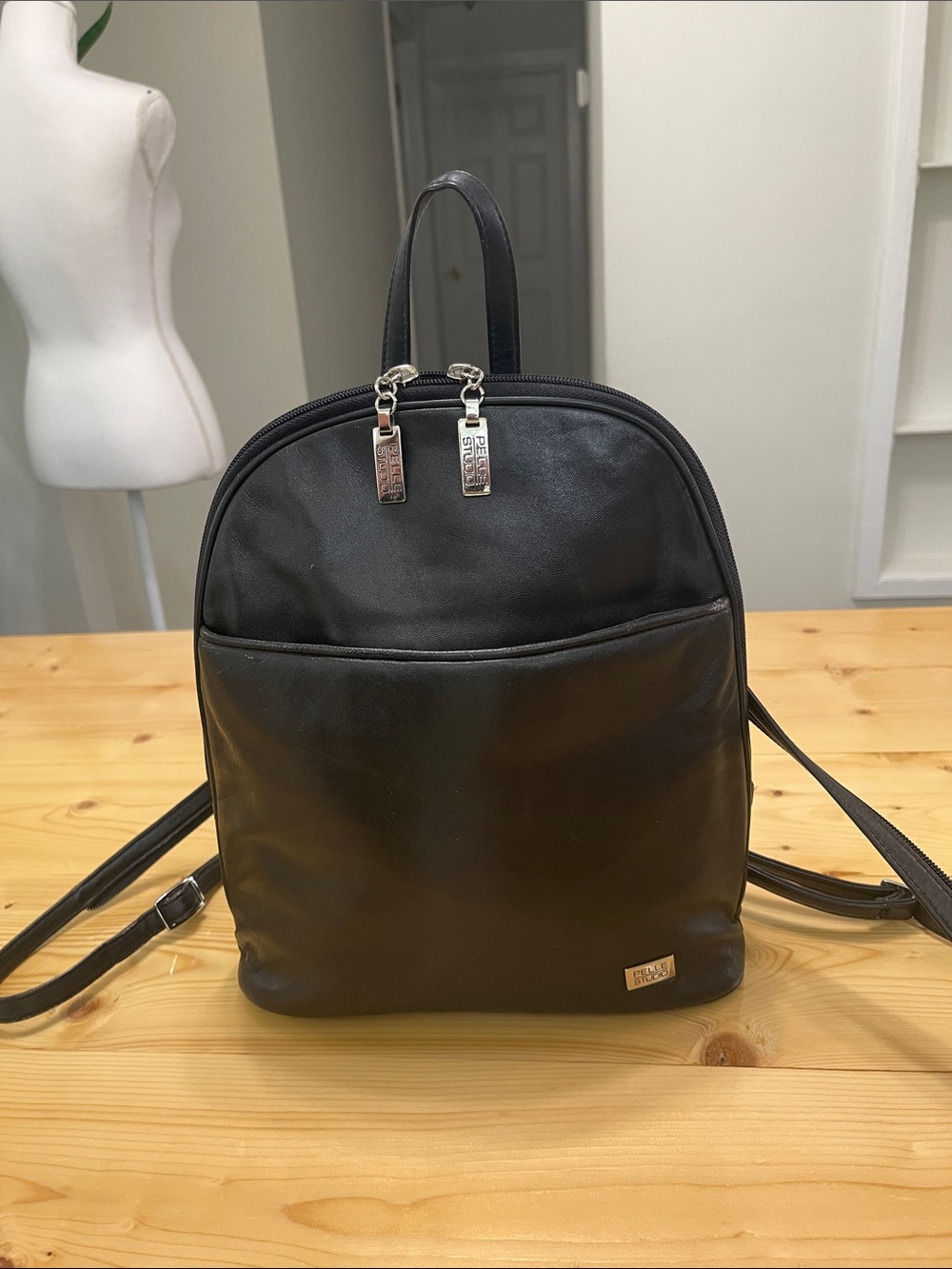 Vintage Wilson’s Leather Pelle Studio Black Leather Backpack/Sling Back Y2K - Picture 15 of 15